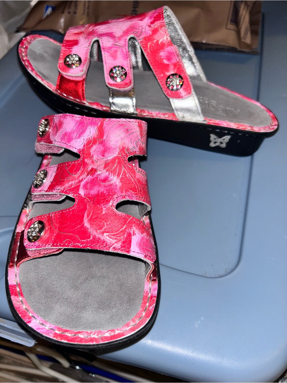 Alegria pink sandals never worn, Velcro to adjust tightness known for comfort